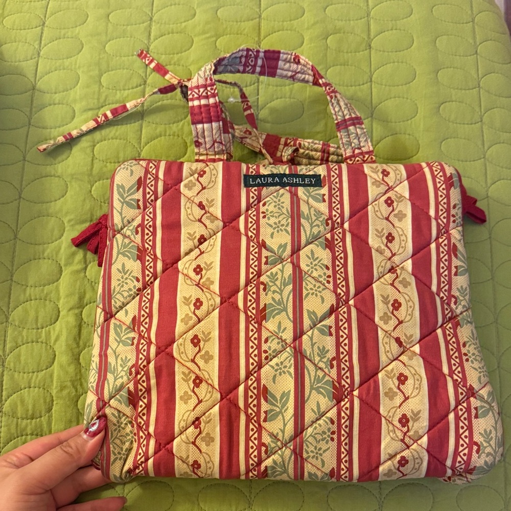 Laura Ashley Red and Cream Quilted Tote Hanging Organizer